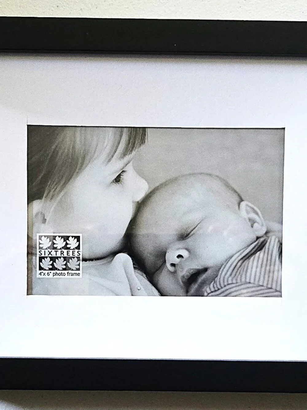 Sixtrees Black 4x6 Photo Frame with White Mat – Tabletop or Wall Display